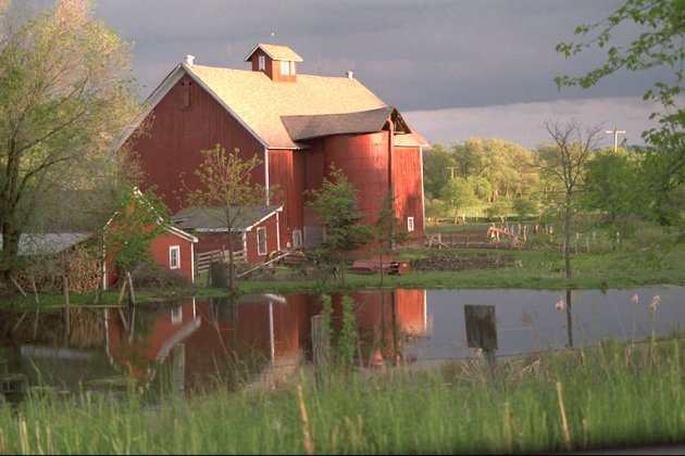 A red barn, [kodimg22.png](/kod-exempel/cimage_/webroot/img/kodim22.png), from The Kodak Colorset.